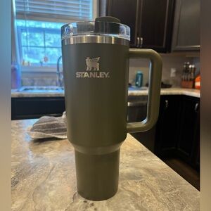 Stanley 40oz Stainless Steel H2.0 Quencher Peat Moss Hearth & Hand with Magnolia
